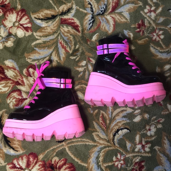 Demonia 4.5” stacked wedge UV Neon boots - Picture 4 of 4